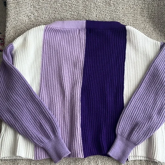Women’s Knit Sweater - Picture 2 of 3